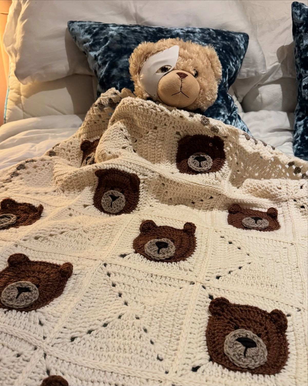 Teddy bear crochet baby blanket
