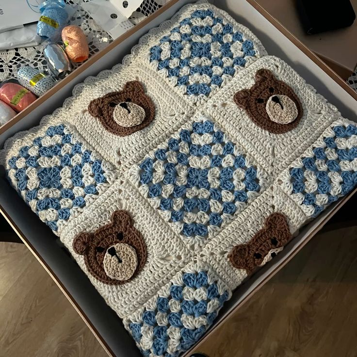 Blue and cream teddy bear crochet baby blanket