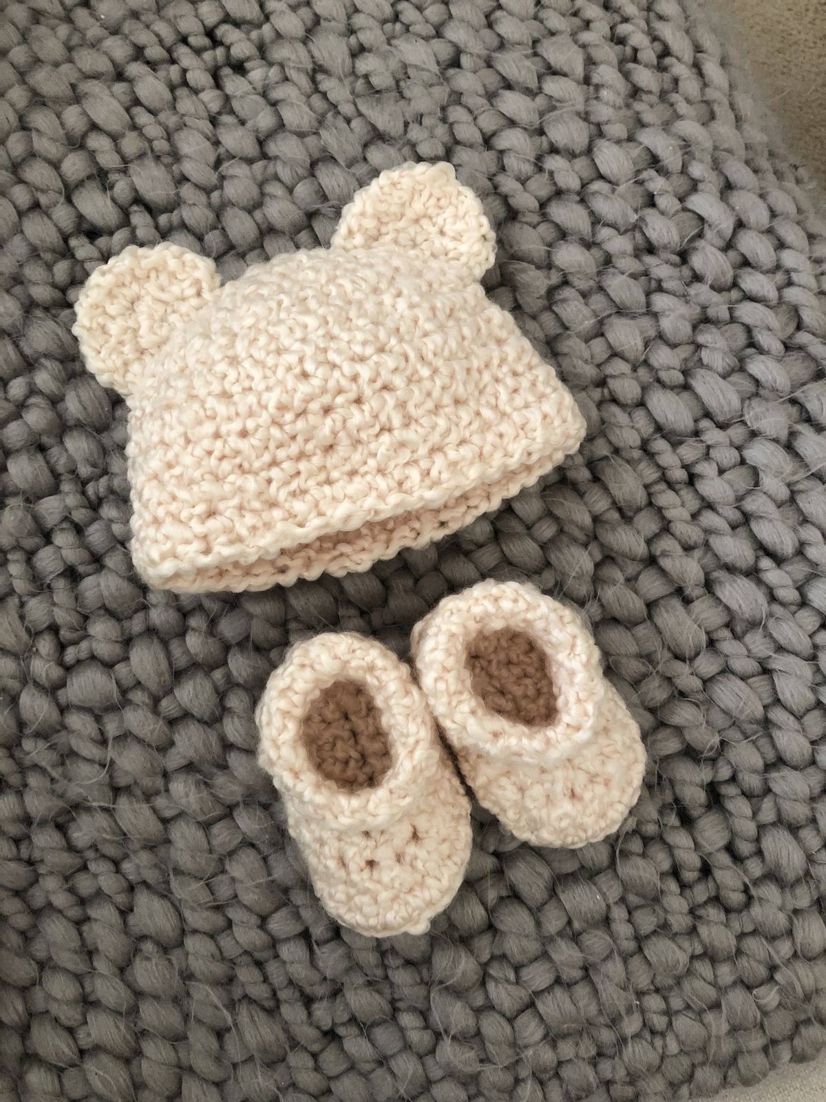 Cream crochet baby blanket with matching hat and booties made from the tutorial